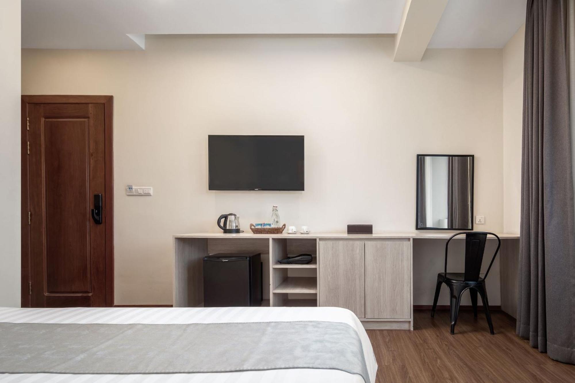 Joli Hotel Phnom Penh Exterior photo